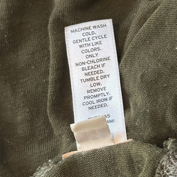 Leith Nordstrom Oversized Short Sleeve V-Neck Tee Shirt in Olive Size Medium - Picture 7 of 7